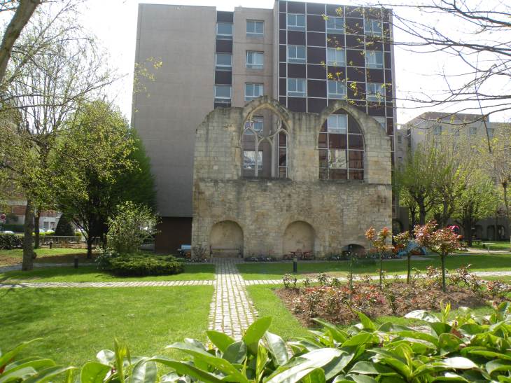  Couvent des Cordelières (ruines de l'ancien réfectoire gothique) (rue de Julienne)